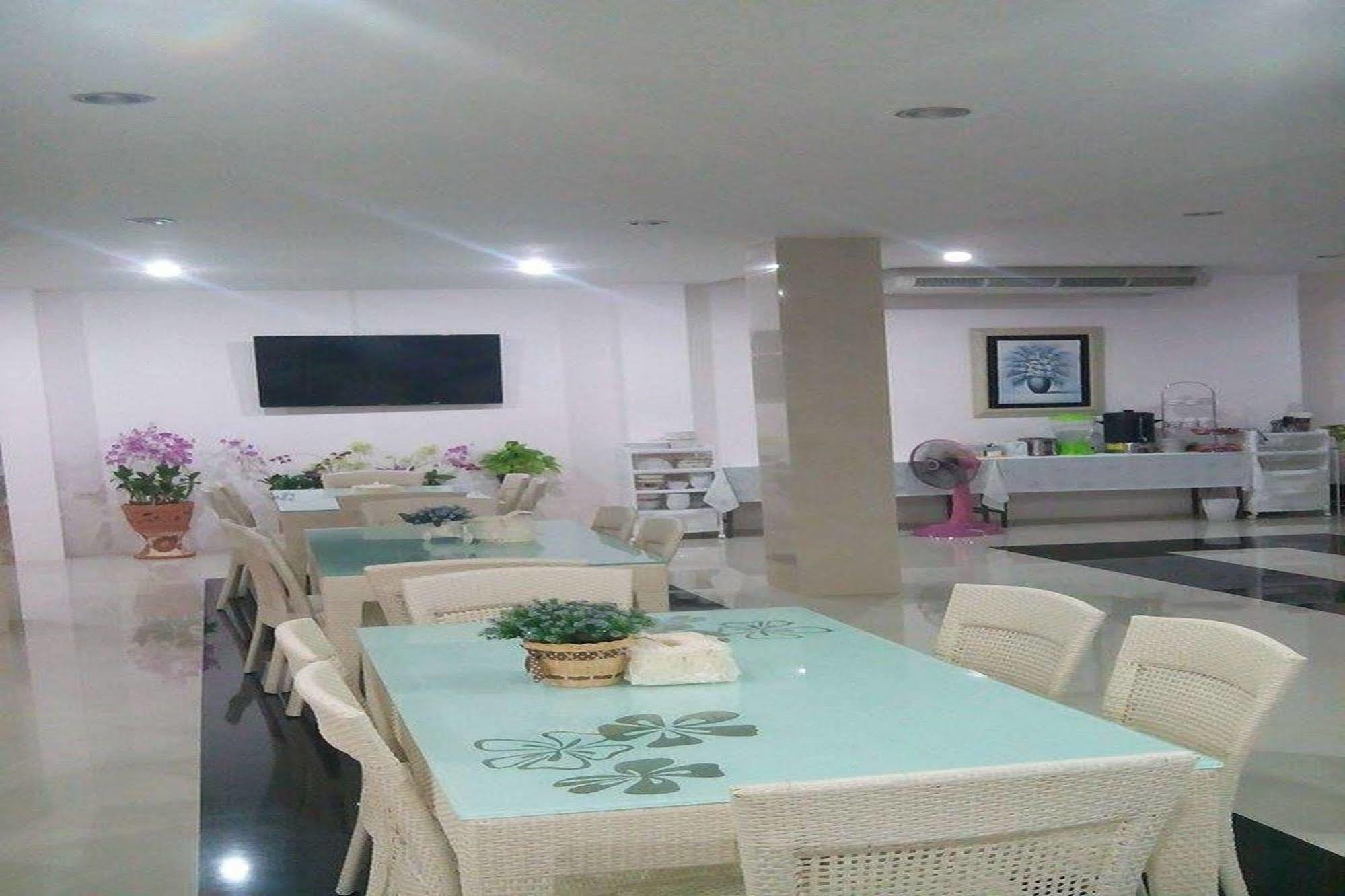 The Zara Double Tree Hotel Ubon Ratchathani Esterno foto
