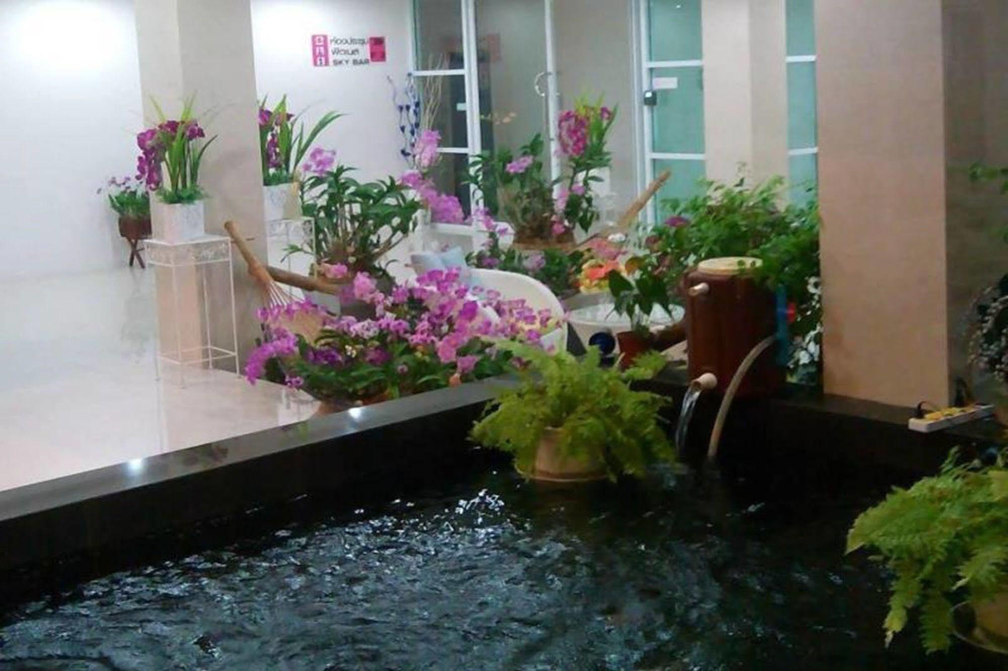 The Zara Double Tree Hotel Ubon Ratchathani Esterno foto