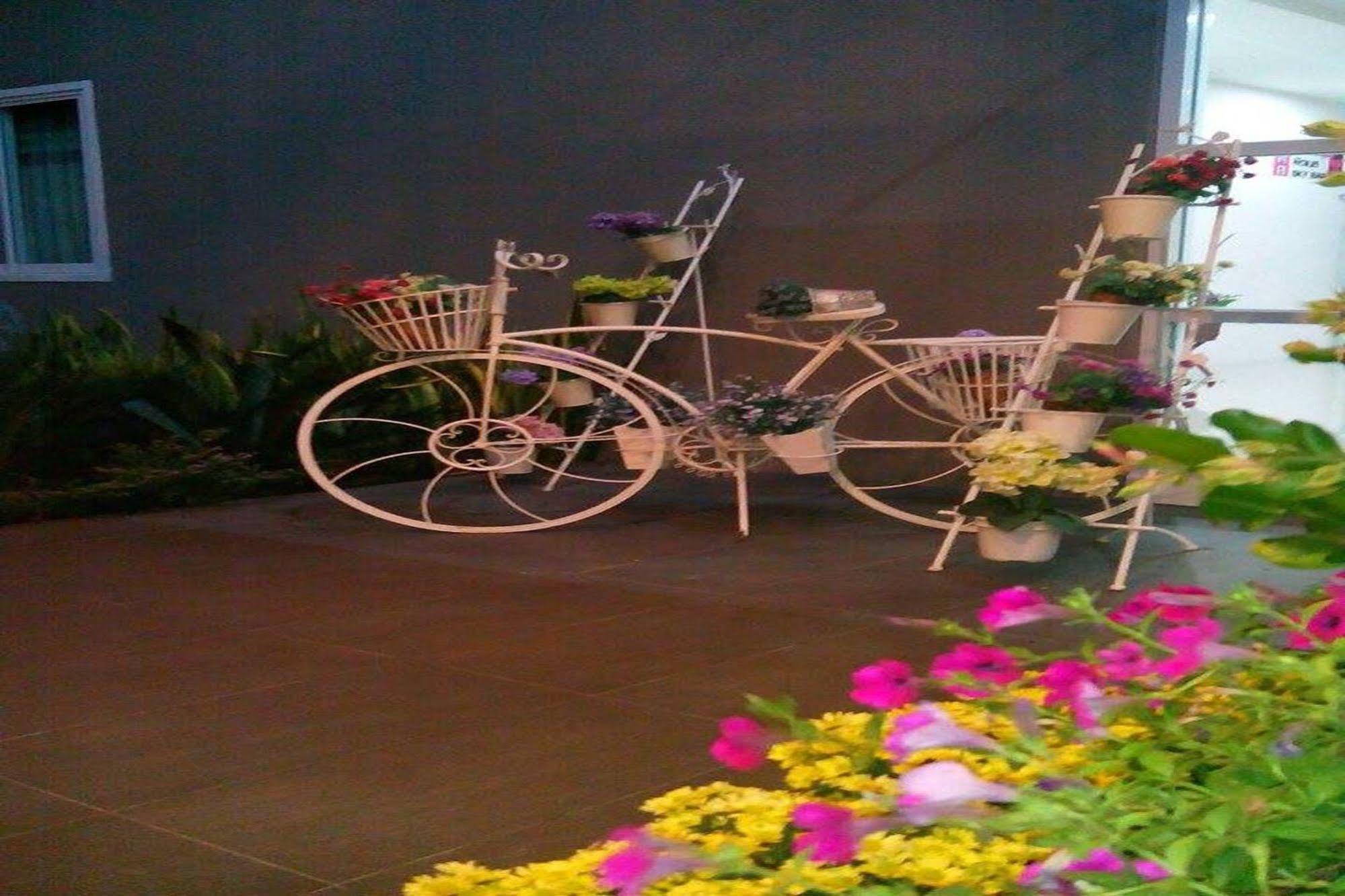 The Zara Double Tree Hotel Ubon Ratchathani Esterno foto