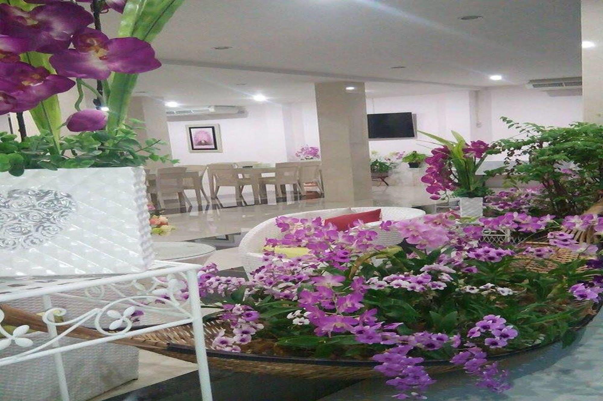 The Zara Double Tree Hotel Ubon Ratchathani Esterno foto