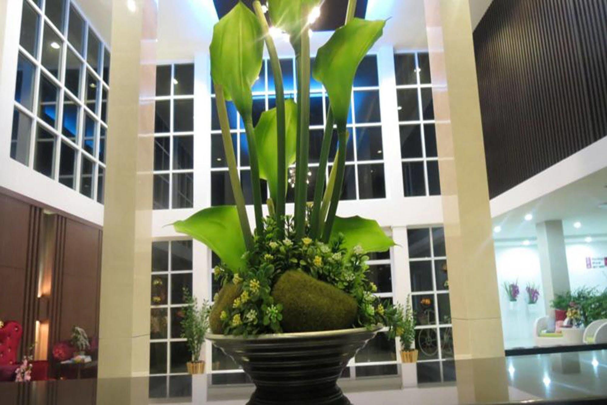 The Zara Double Tree Hotel Ubon Ratchathani Esterno foto