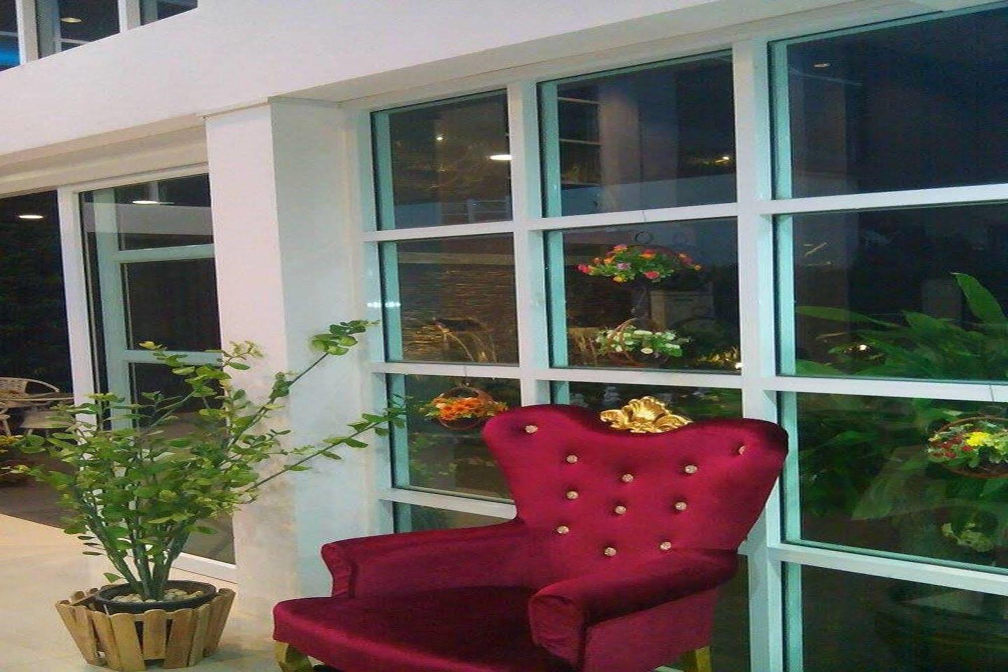 The Zara Double Tree Hotel Ubon Ratchathani Esterno foto