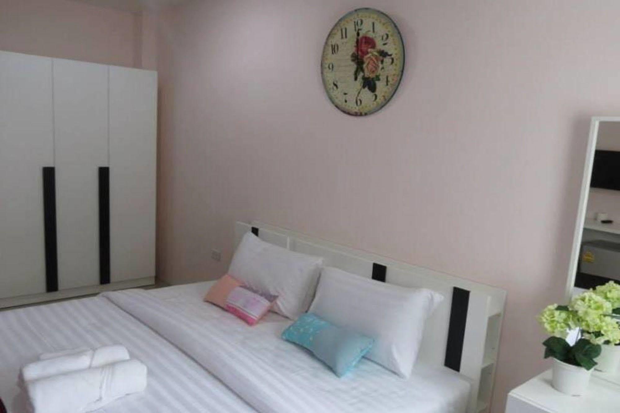 The Zara Double Tree Hotel Ubon Ratchathani Esterno foto