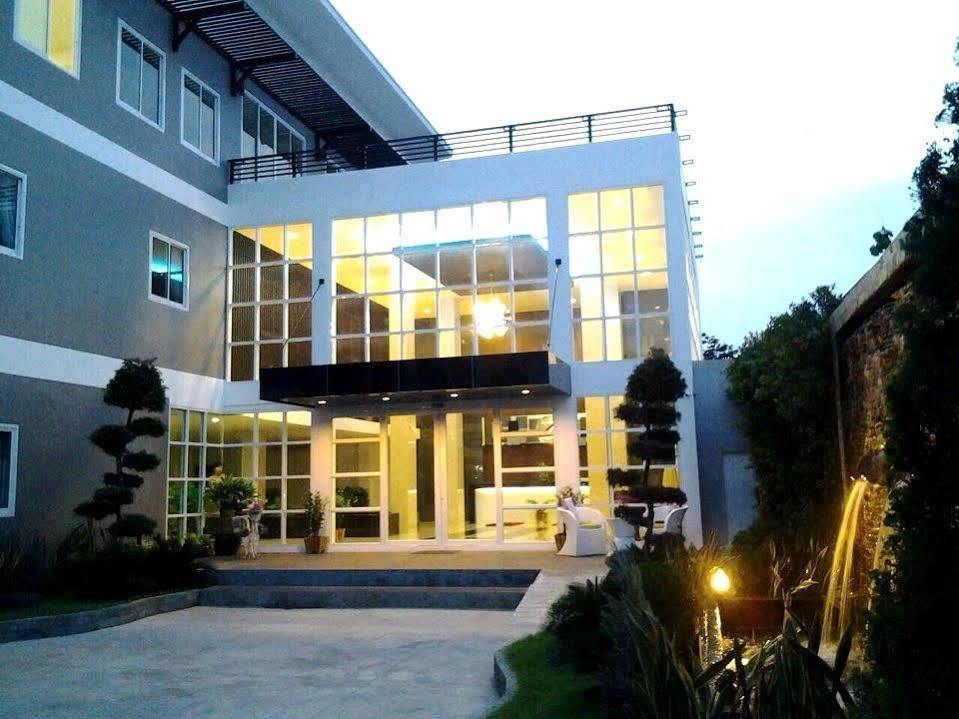The Zara Double Tree Hotel Ubon Ratchathani Esterno foto
